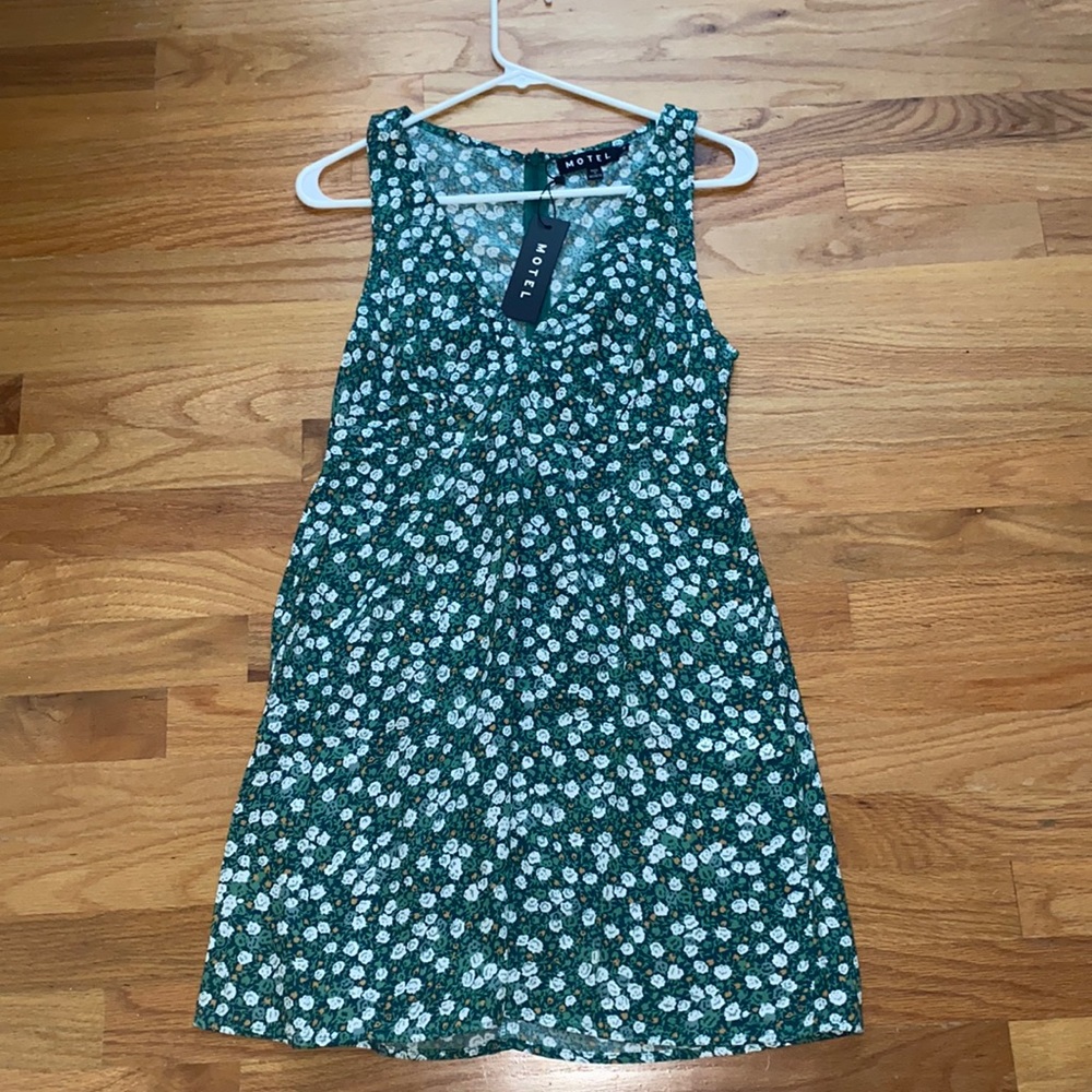 Size small Enslee floral dress. PERFECT spring dress!!
